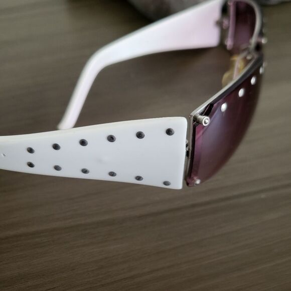 Vintage Guess Studded Pink Lens White Arms Y2K Bratz 00s Sunglasses Wide Wrap - Picture 10 of 13